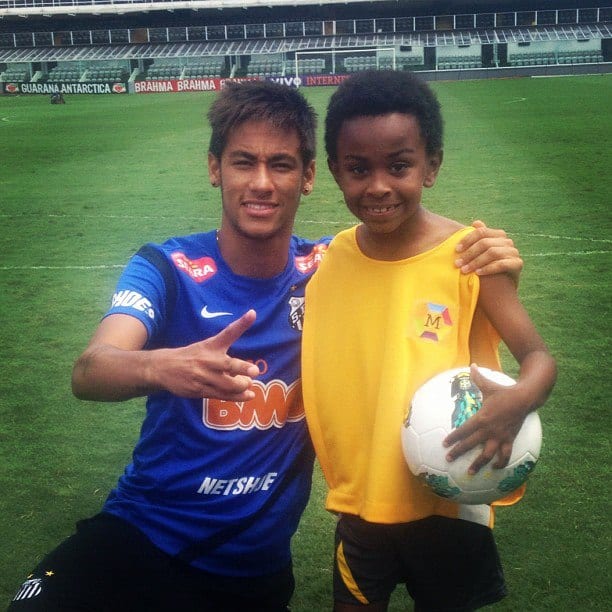 Neymar posa ao lado de Jean Paulo, o Cirilo