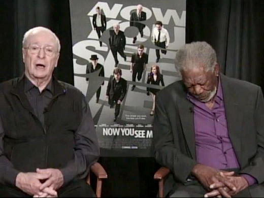 Morgan Freeman cochila em entrevista