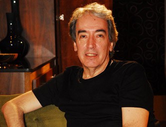 O autor Alcides Nogueira