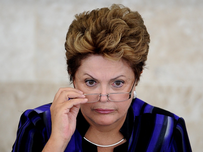 * Popularidade de Dilma despenca de 42% para 23%, diz Datafolha;